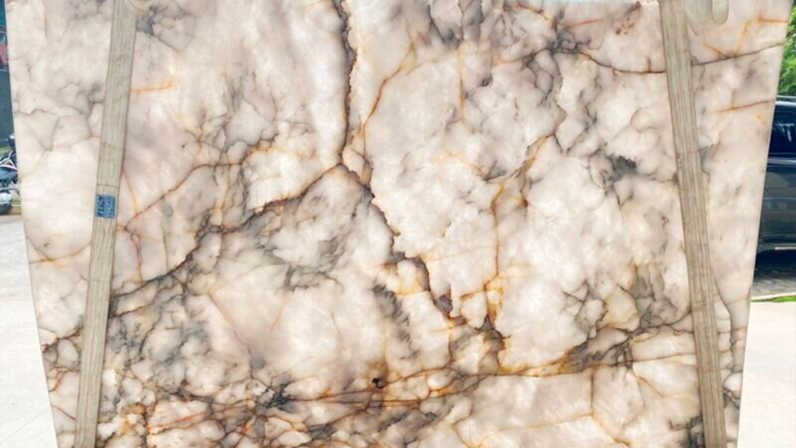 Quartzite Slabs: Exploring Beauty, Benefits, and Applications